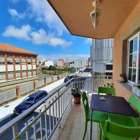 Bonito Piso A De Candela En * O Grove